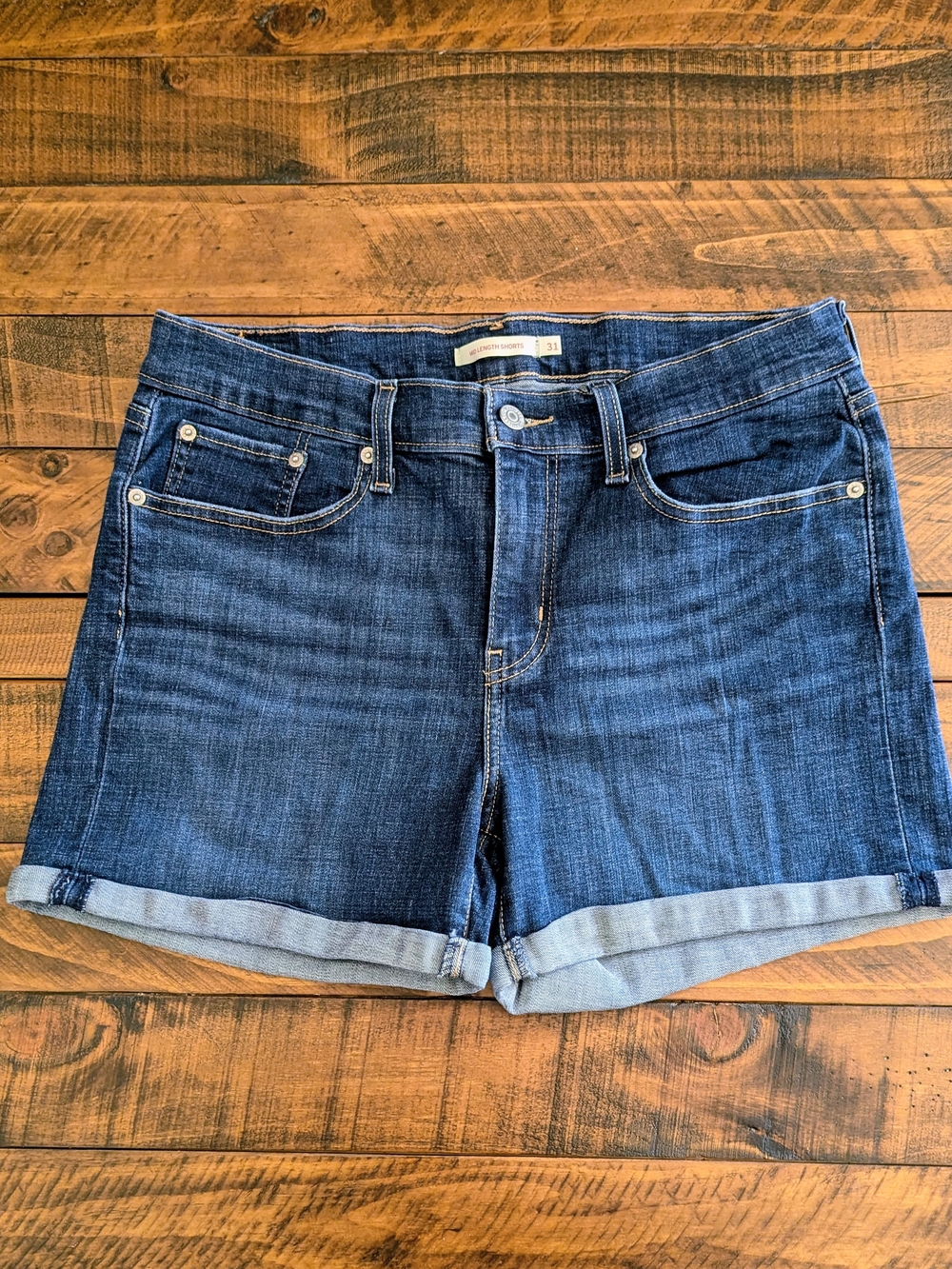 Levi's Womens size 31 Mid-Length Denim Shorts Mid Rise Slim Through Hip Waist 33